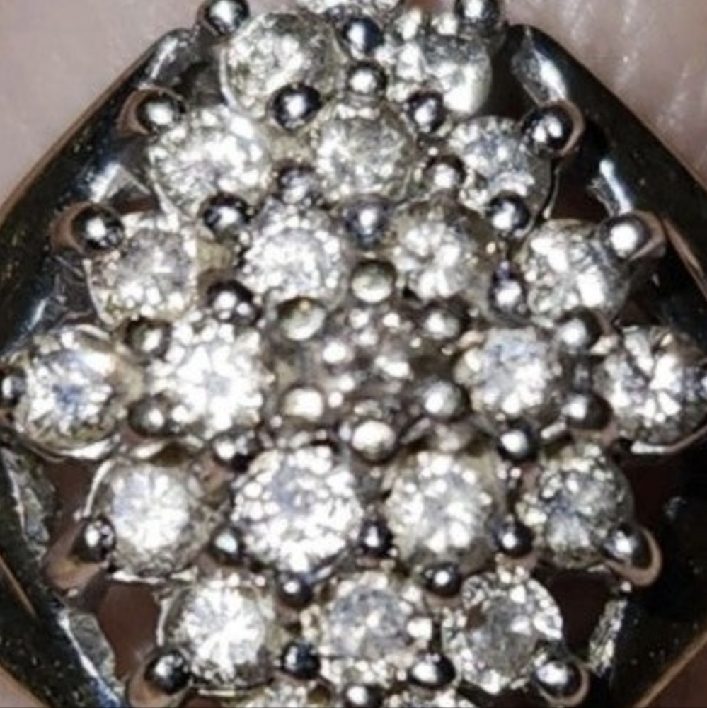 Diamond cocktail ring 14k gold and real diamonds.